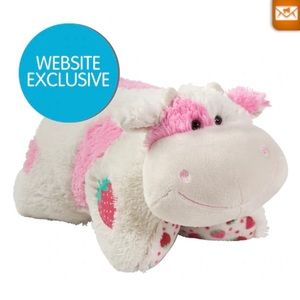 NWT Strawberry milkshake pillow pet! 🍓🥛🐄💗🍓